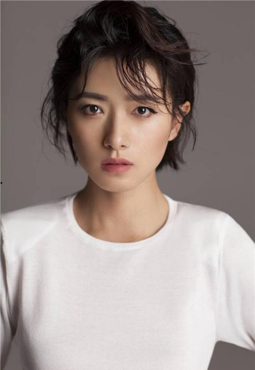 万茜行李爆料视频播放,揭秘明星出行必备清单